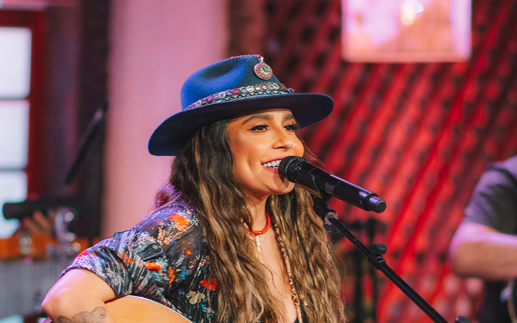 APÓS VIRALIZAR E ENTRAR NO TOP 1 SPOTIFY BRASIL, LAUANA PRADO